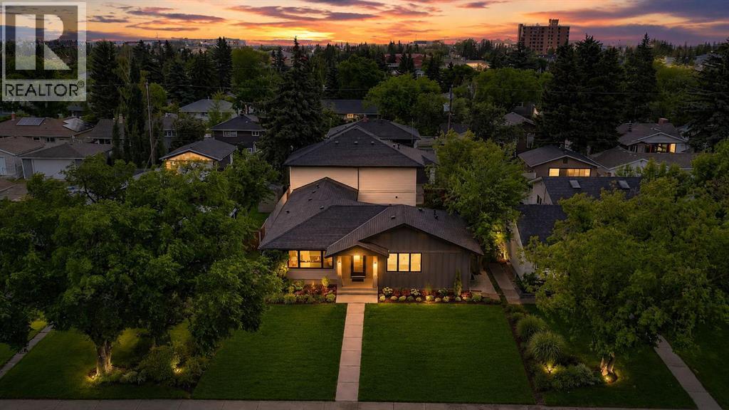 House for Sale in 14 Gladeview Crescent SW|Calgary, Alberta T3E4X8