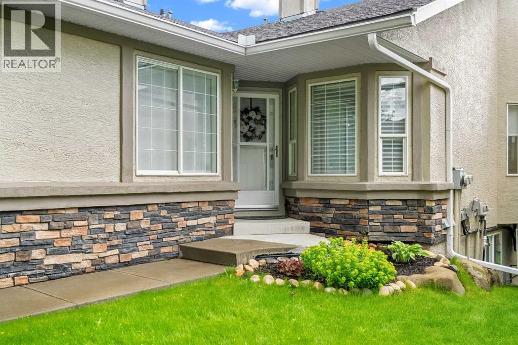 Duplex for Sale in 22 Mt Mckenzie Villas SE|Calgary, Alberta T2Z2P9 3