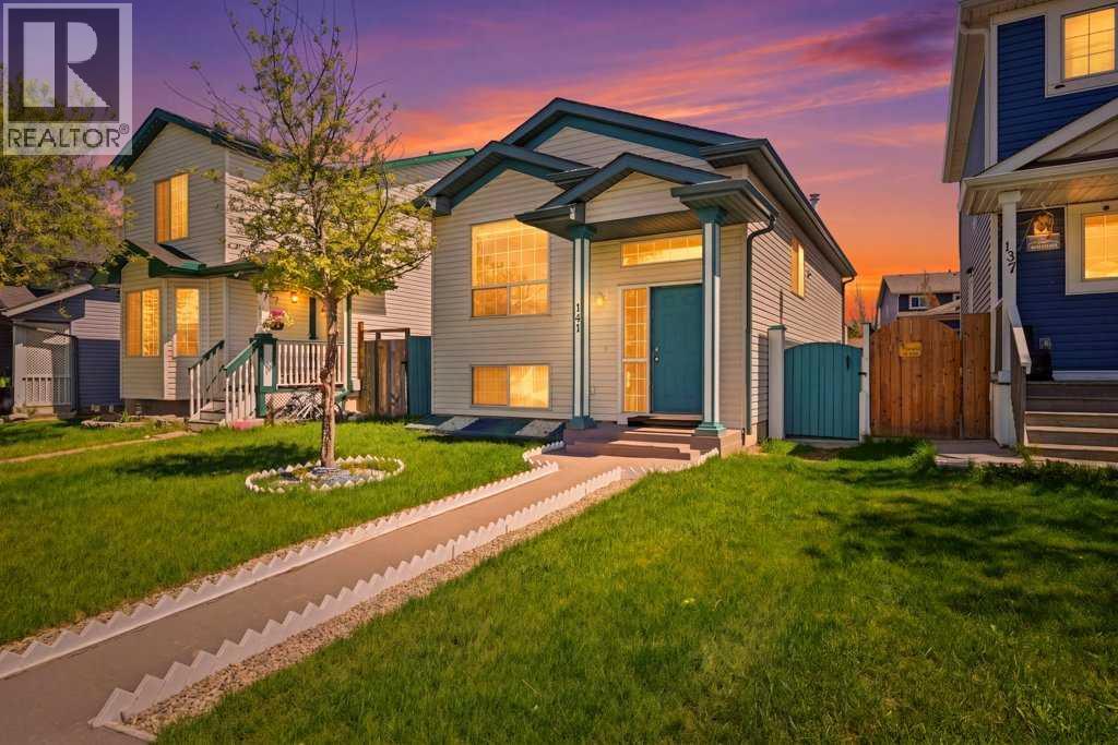 House for Sale in 141 Martin Crossing Crescent NE|Calgary, Alberta T3J3S9