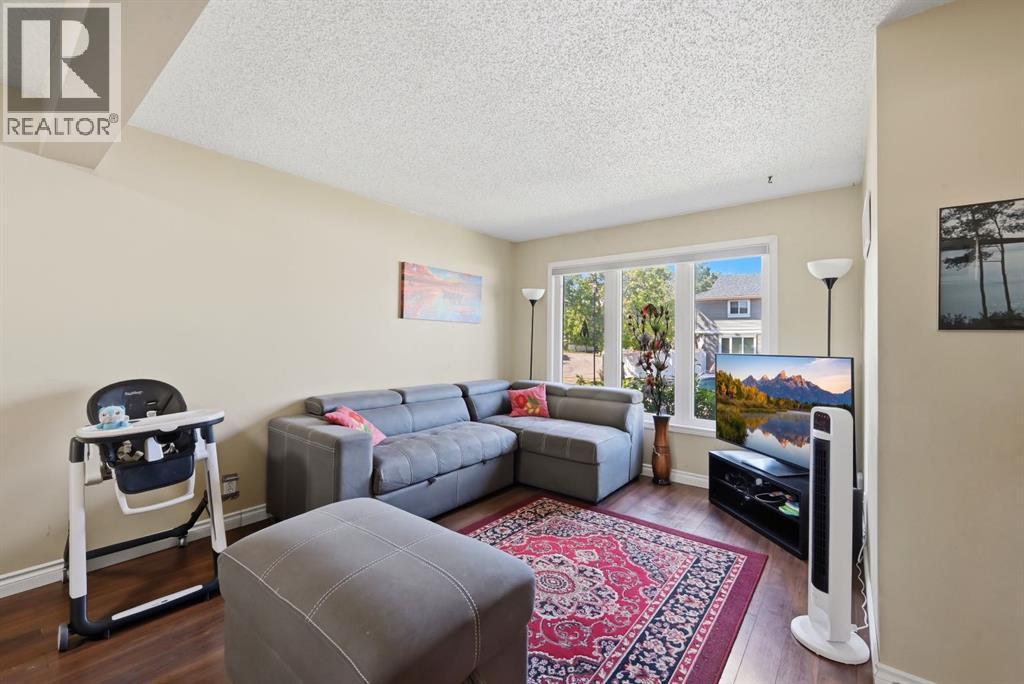 Row / Townhouse for Sale in 46 Falconer Terrace NE|Calgary, Alberta T3J1W4 5