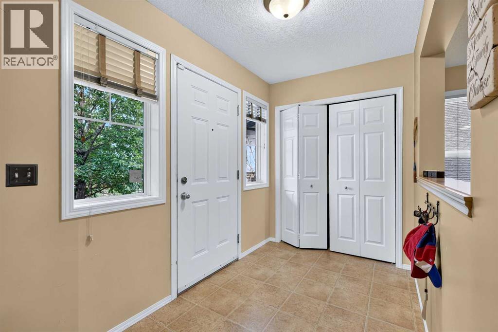 House for Sale in 14 Evergreen Common SW|Calgary, Alberta T2Y4N8 4