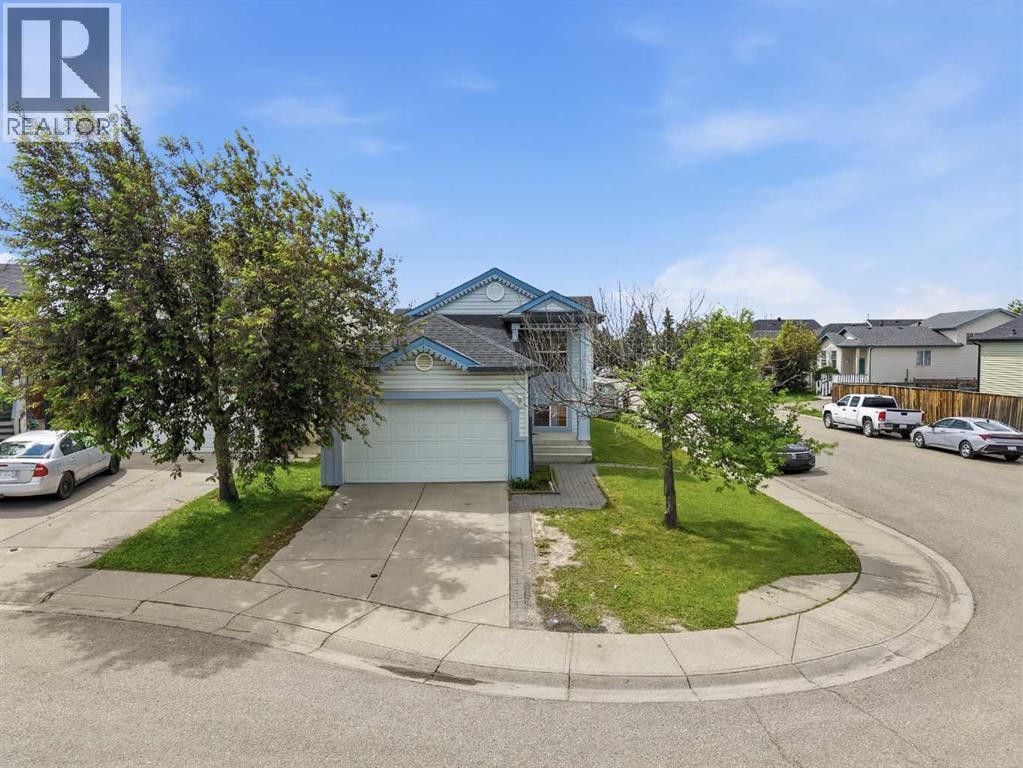 House for Sale in 33 MARTIN CROSSING Green NE|Calgary, Alberta T3J3P1