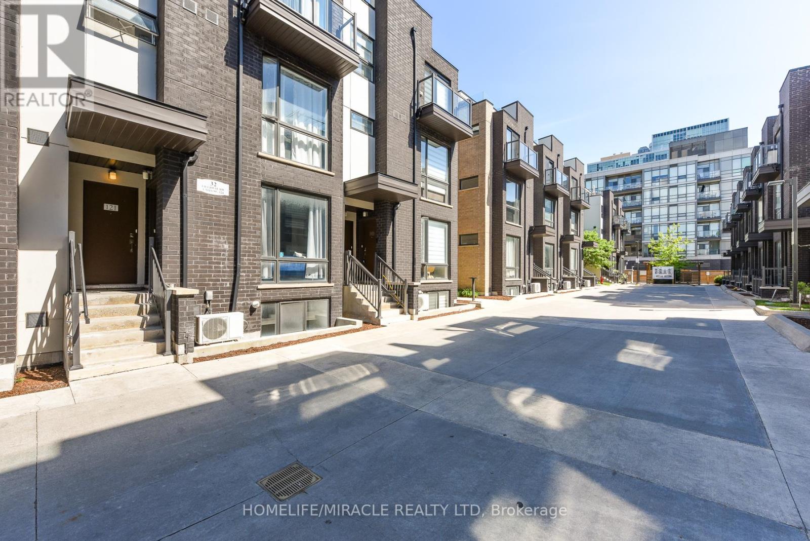 Row / Townhouse for Sale in 122 - 32 FIELDWAY ROAD|Toronto (Islington-City Centre West), Ontario M8Z0E3 2