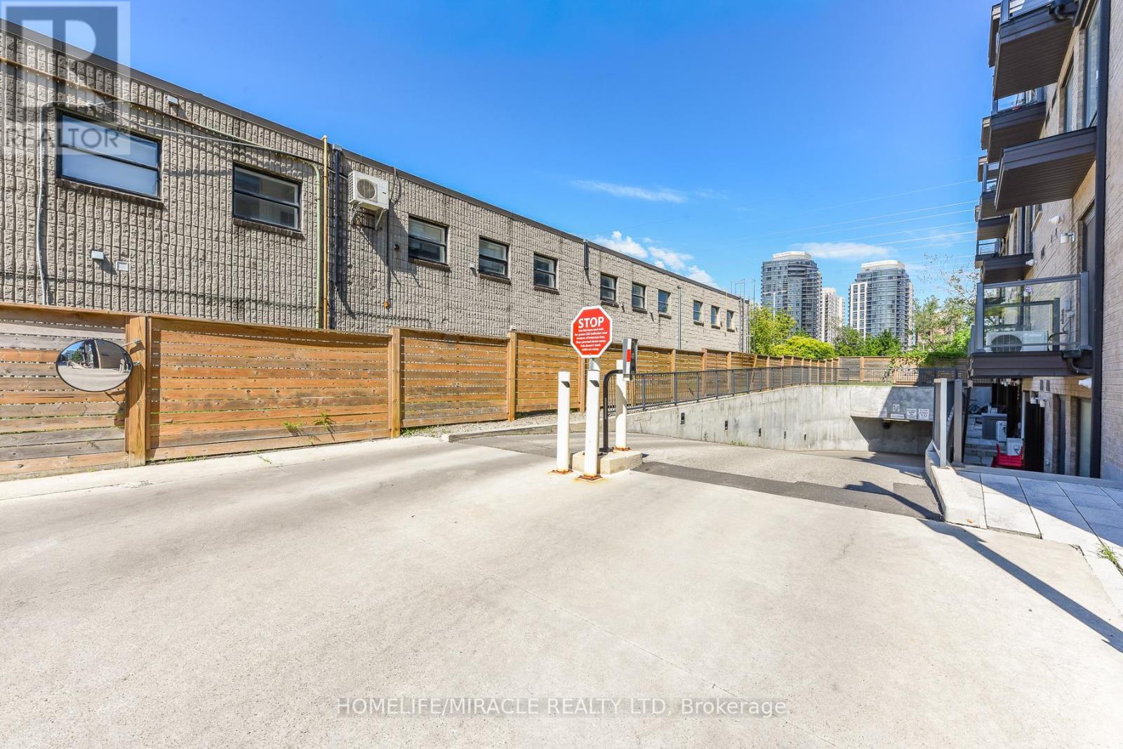 Row / Townhouse for Sale in 122 - 32 FIELDWAY ROAD|Toronto (Islington-City Centre West), Ontario M8Z0E3 5