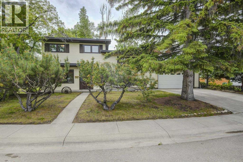 House for Sale in 1135 Southglen Drive SW|Calgary, Alberta T2W0X2