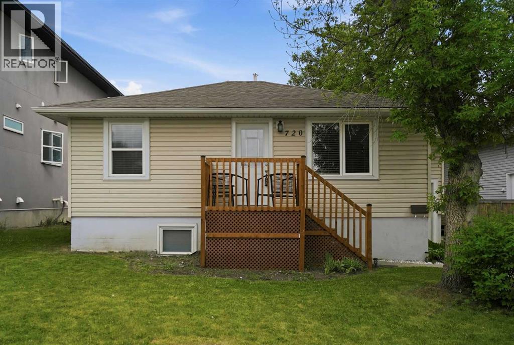 House for Sale in 720 69 Avenue SW|Calgary, Alberta T2V0P2