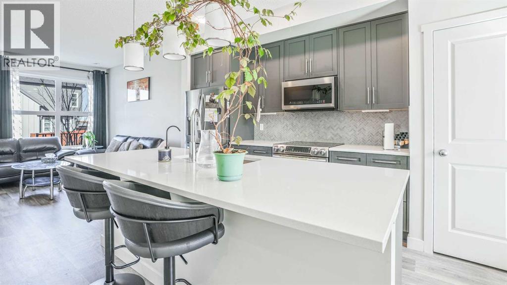 Row / Townhouse for Sale in 100 Carringvue Way NW|Calgary, Alberta T3P1K7 5