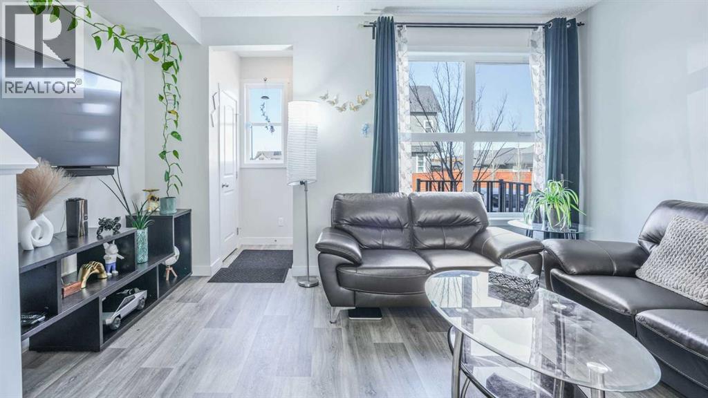Row / Townhouse for Sale in 100 Carringvue Way NW|Calgary, Alberta T3P1K7 3