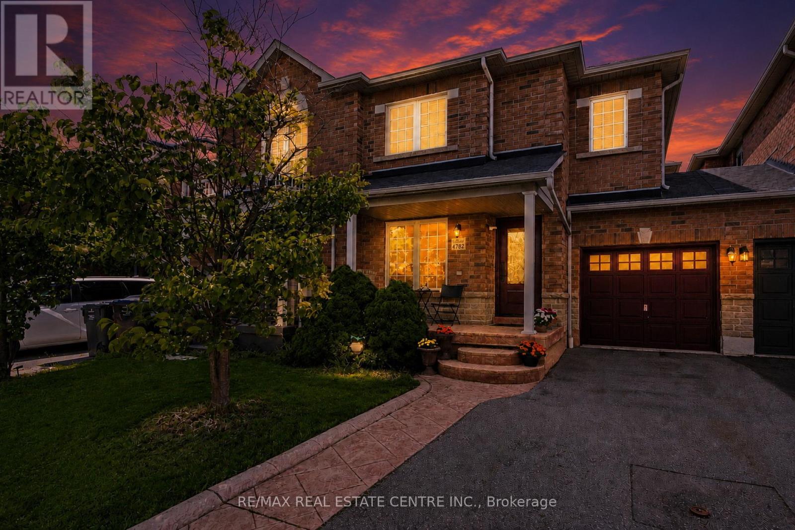 Row / Townhouse for Sale in 4782 JAMES AUSTIN DRIVE|Mississauga (Hurontario), Ontario L4Z4H3 3