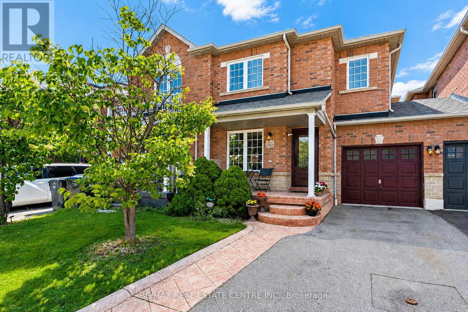 Row / Townhouse for Sale in 4782 JAMES AUSTIN DRIVE|Mississauga (Hurontario), Ontario L4Z4H3 2