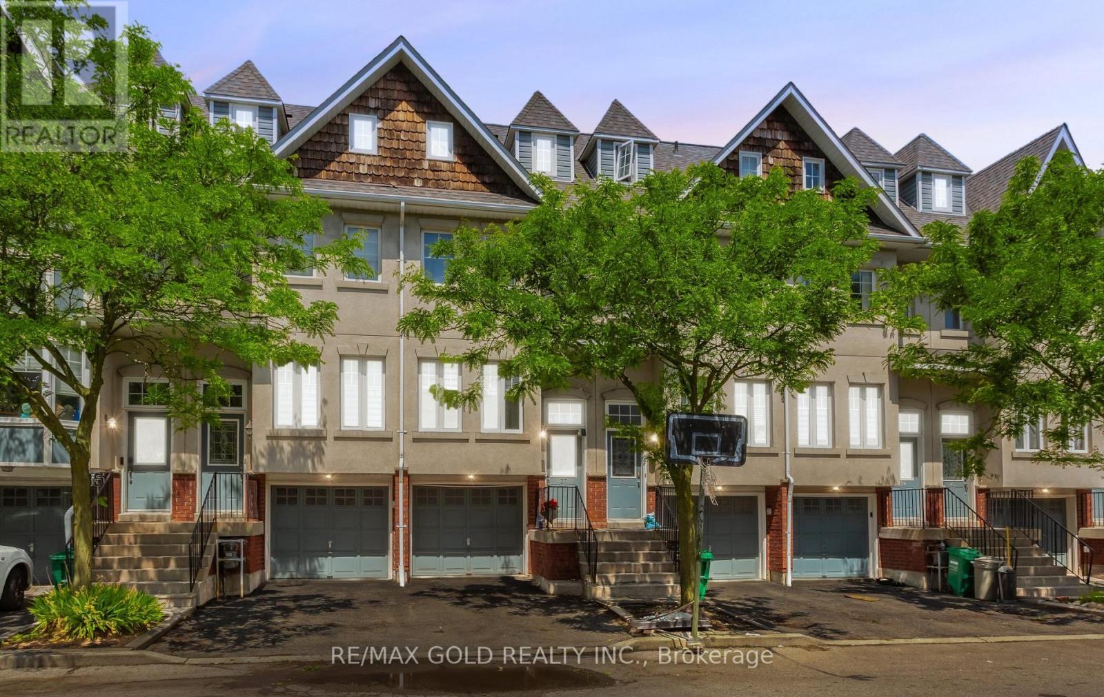 Row / Townhouse for Sale in 37 - 800 DUNDAS STREET W|Mississauga (Erindale), Ontario L5C4S5