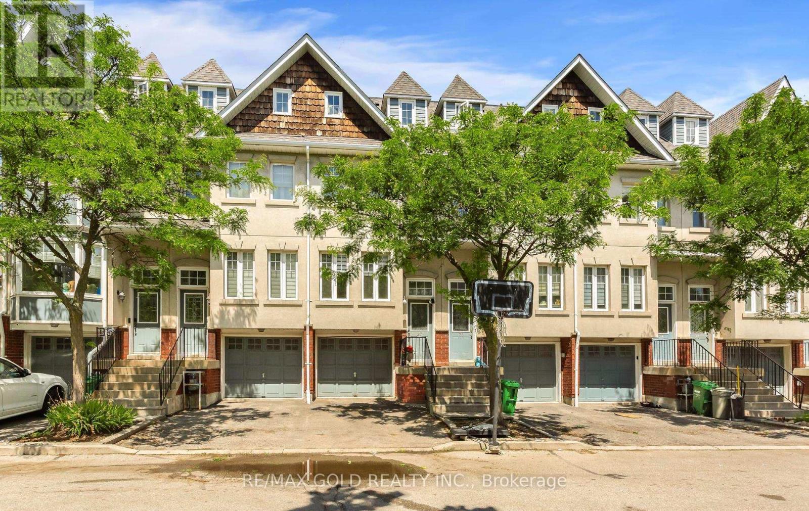 Row / Townhouse for Sale in 37 - 800 DUNDAS STREET W|Mississauga (Erindale), Ontario L5C4S5 2
