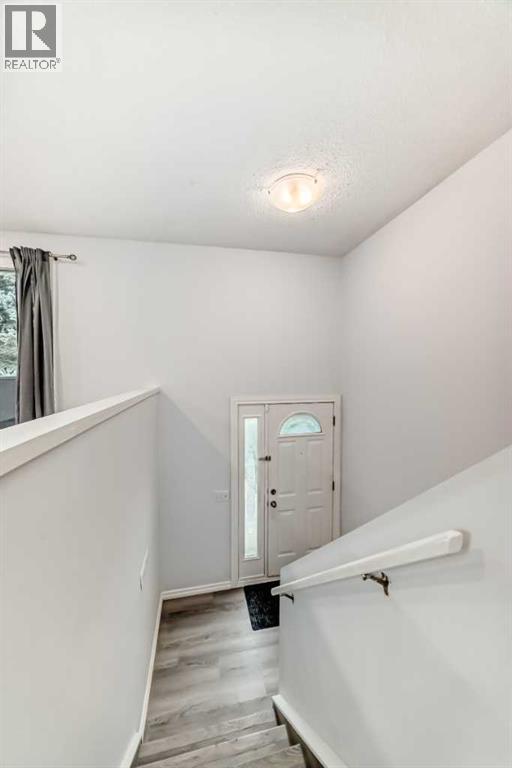 Duplex for Sale in 81 Bearberry Close NW|Calgary, Alberta T3K1R4 3