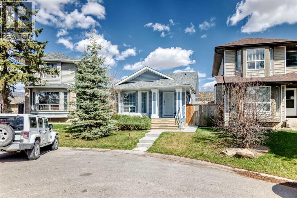 House for Sale in 329 Martinwood Place NE|Calgary, Alberta T3J3H7 3
