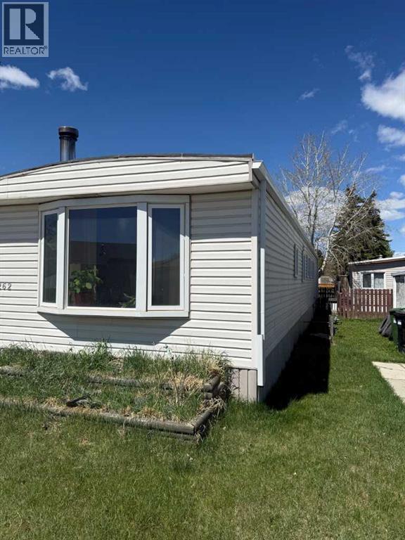Mobile Home for Sale in 262, 3223 83 Street NW|Calgary, Alberta T3B5N5 2