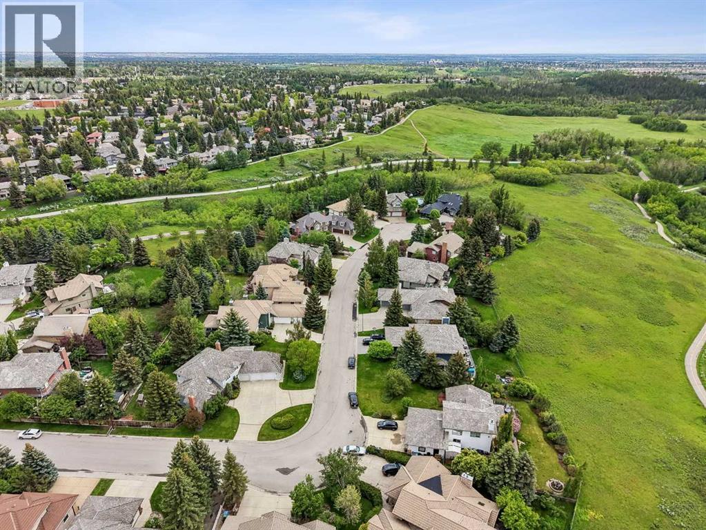 House for Sale in 65 Woodpath Terrace SW|Calgary, Alberta T2W5Z5 4