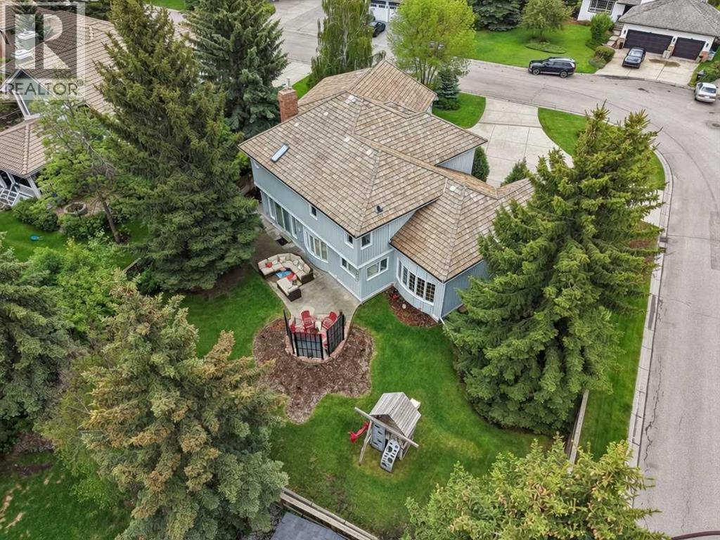 House for Sale in 65 Woodpath Terrace SW|Calgary, Alberta T2W5Z5 2