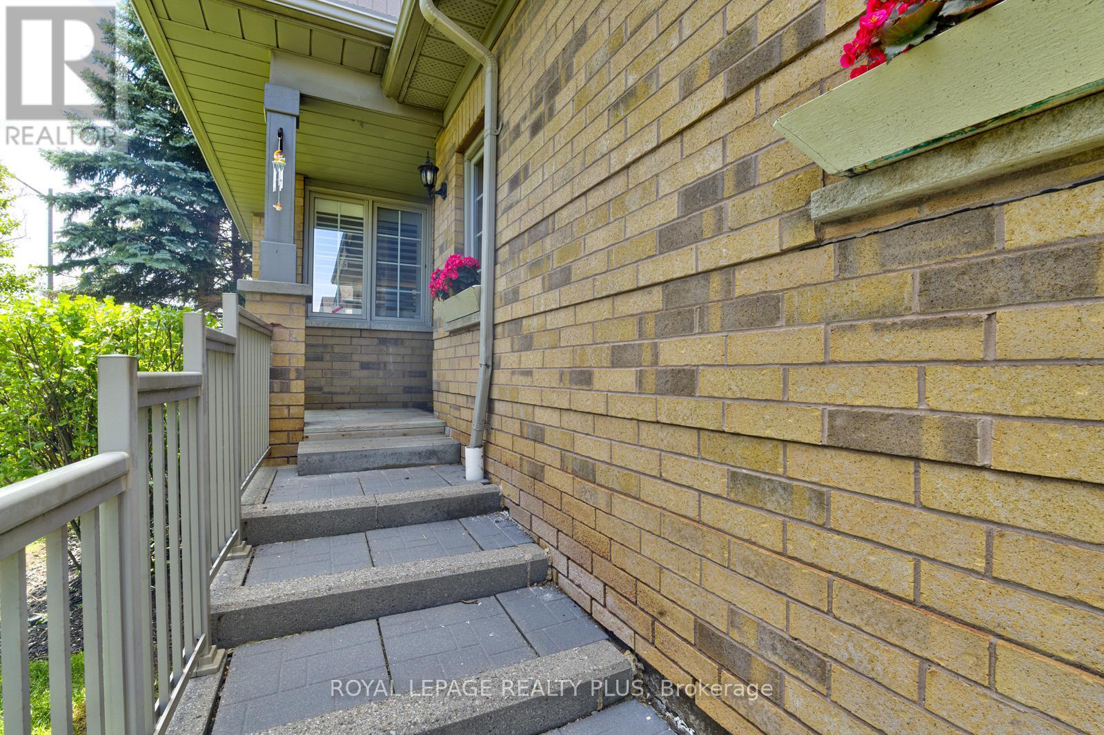Row / Townhouse for Sale in 1 - 5658 GLEN ERIN DRIVE|Mississauga (Central Erin Mills), Ontario L5M6C4 4