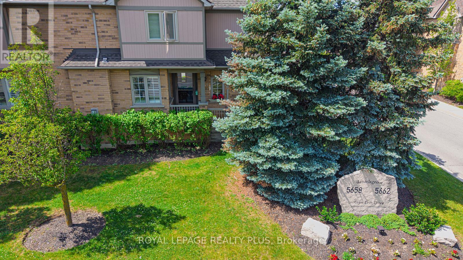 Row / Townhouse for Sale in 1 - 5658 GLEN ERIN DRIVE|Mississauga (Central Erin Mills), Ontario L5M6C4 2