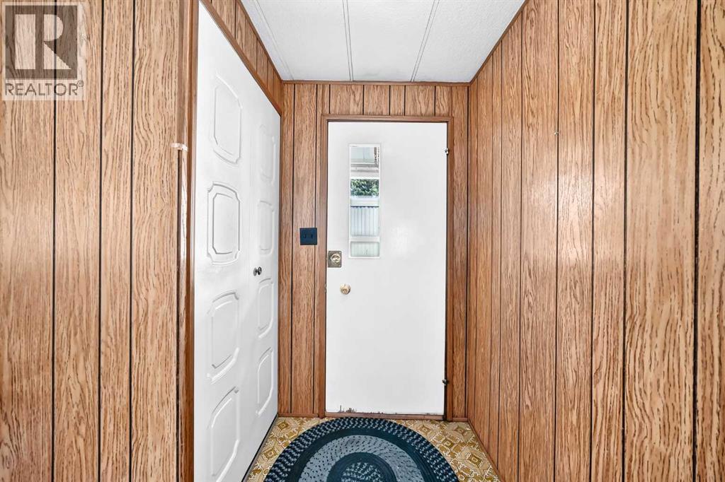 Mobile Home for Sale in 15, 3223 83 Street NW|Calgary, Alberta T3B6J4 5