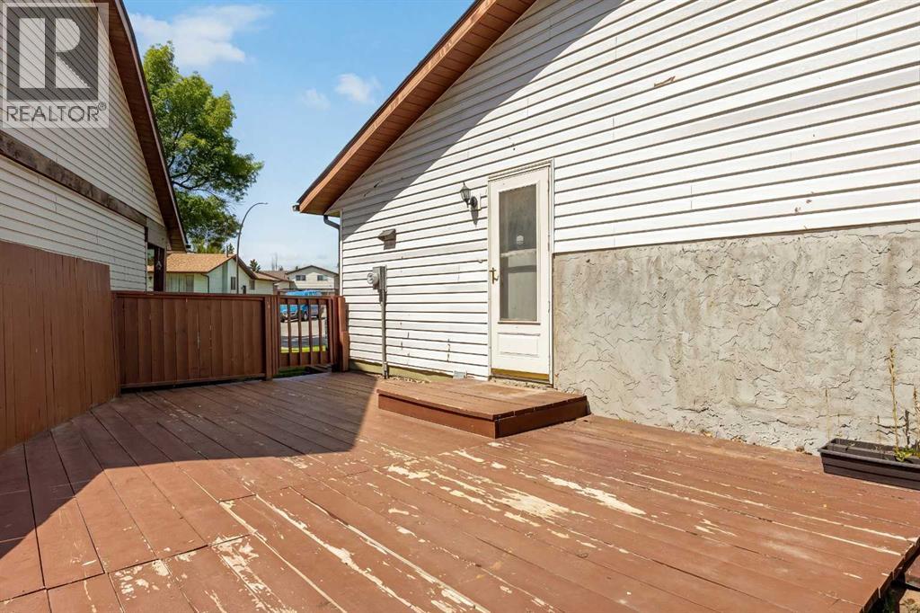 House for Sale in 60 Ogmoor Crescent SE|Calgary, Alberta T2C2E9 3