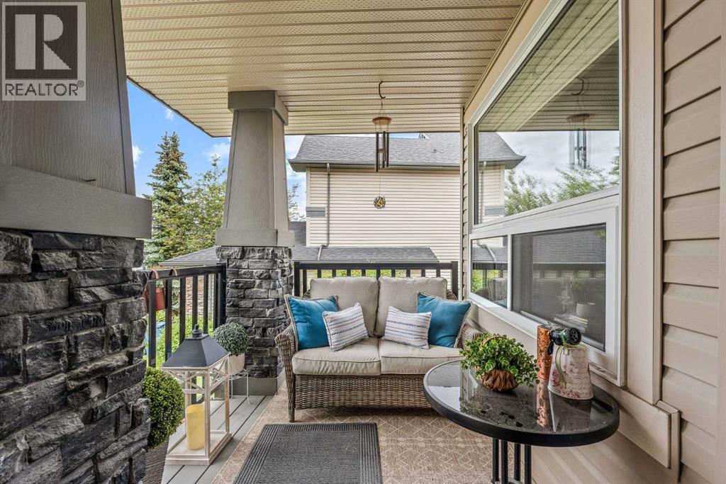 House for Sale in 66 Crestmont Drive SW|Calgary, Alberta T3B5X7 2
