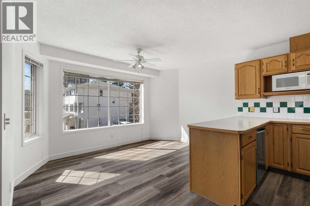 Row / Townhouse for Sale in 52 Kingsland Court SW|Calgary, Alberta T2V0S2 2
