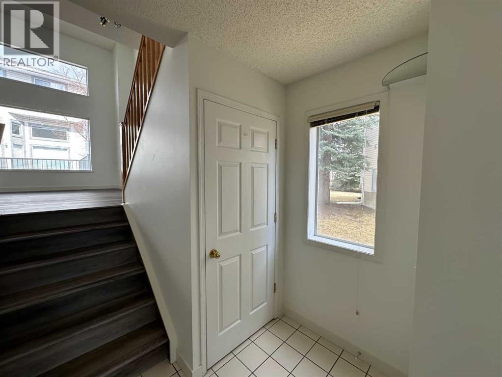 Row / Townhouse for Sale in 52 Kingsland Court SW|Calgary, Alberta T2V0S2 5
