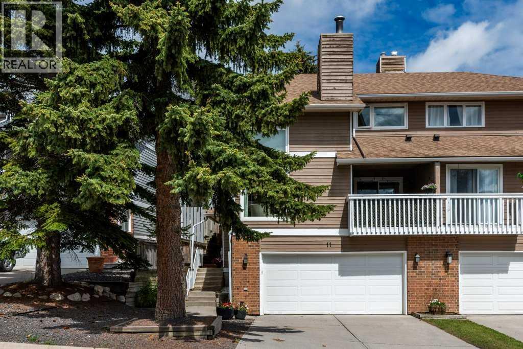 Duplex for Sale in 11 Stradwick Place SW|Calgary, Alberta T3H1T3