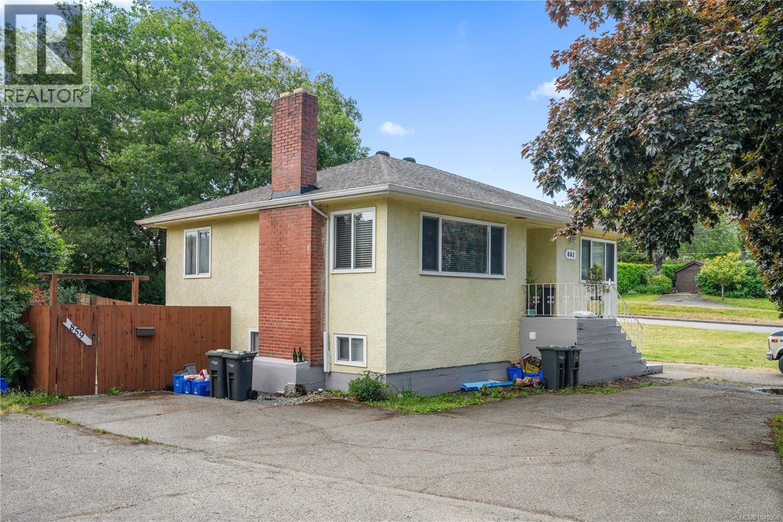 861 Tillicum Rd