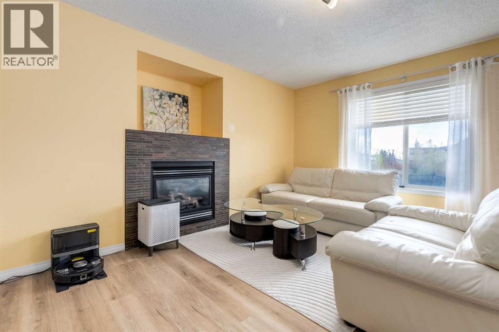 House for Sale in 324 Evermeadow Road SW|Calgary, Alberta T2Y4X2 4