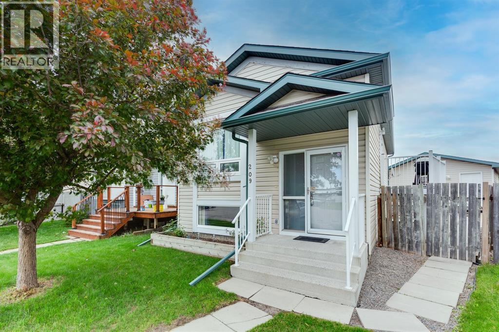 House for Sale in 209 Martin Crossing Way NE|Calgary, Alberta t3j3v4