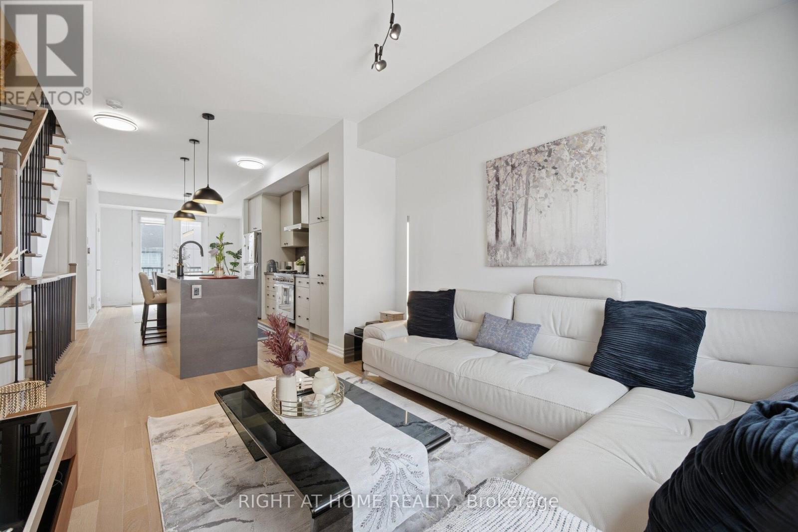 Row / Townhouse for Sale in 6 - 348 WHEAT BOOM DRIVE|Oakville (JM Joshua Meadows), Ontario L6H3V6