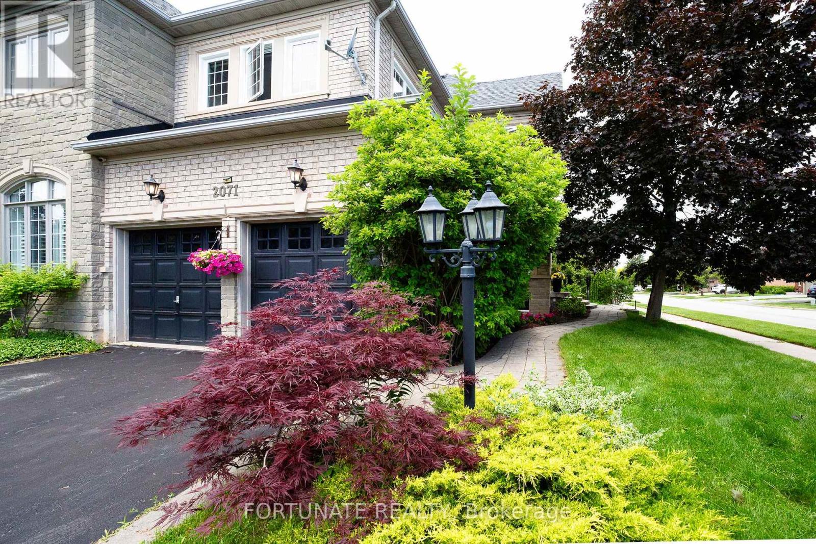 Row / Townhouse for Sale in 2071 PINEVALLEY CRESCENT|Oakville (JC Joshua Creek), Ontario L6H6L8 4