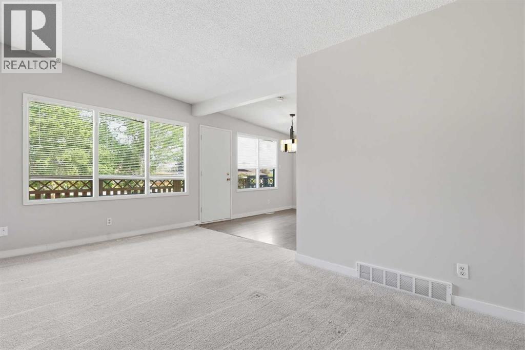 Duplex for Sale in 11759 Canfield Road SW|Calgary, Alberta T2W1J6 4