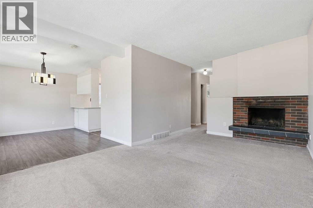 Duplex for Sale in 11759 Canfield Road SW|Calgary, Alberta T2W1J6 3
