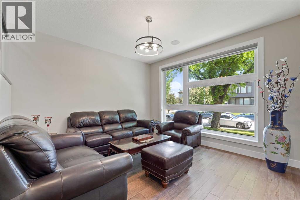 Duplex for Sale in 2807 36 Street SW|Calgary, Alberta T3E2Z9 5