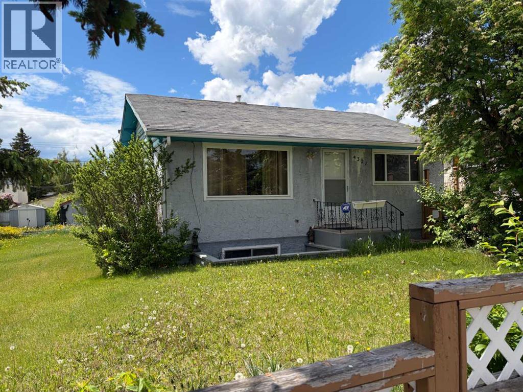 House for Sale in 4327 70 Street NW|Calgary, Alberta T3B2K4