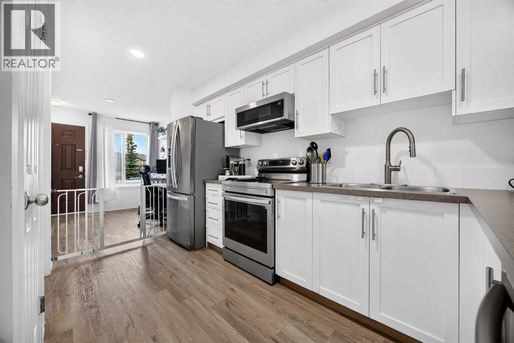 Row / Townhouse for Sale in 328 Saddlebrook Point NE|Calgary, Alberta T3J0G5 5