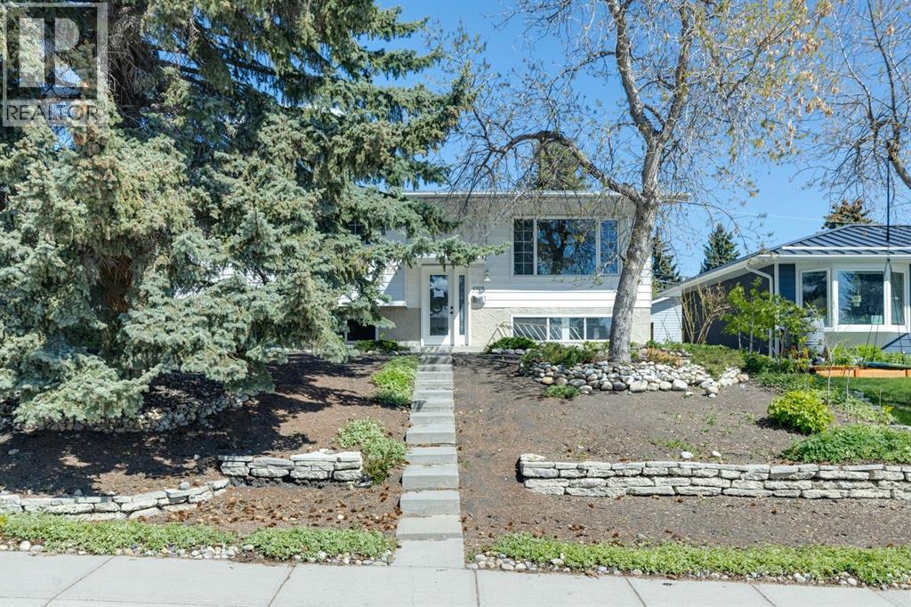 House for Sale in 6928 Hunterbow Crescent NW|Calgary, Alberta T2K4R5
