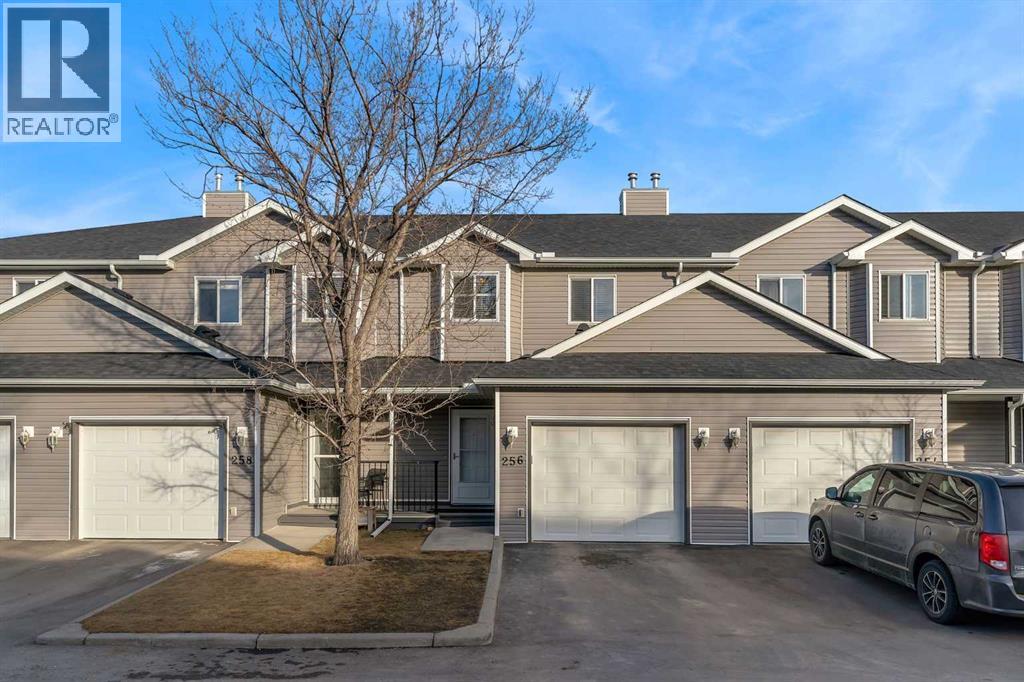 Row / Townhouse for Sale in 256 Taracove Place|Calgary, Alberta T3J4T4