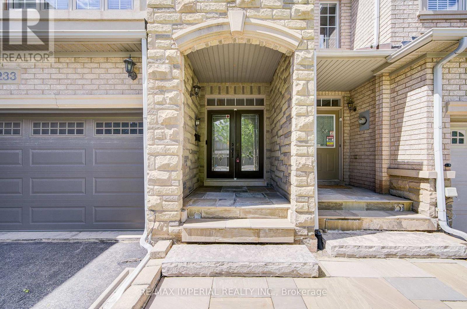 Row / Townhouse for Sale in 1233 AGRAM DRIVE|Oakville (JC Joshua Creek), Ontario L6H7P1 2