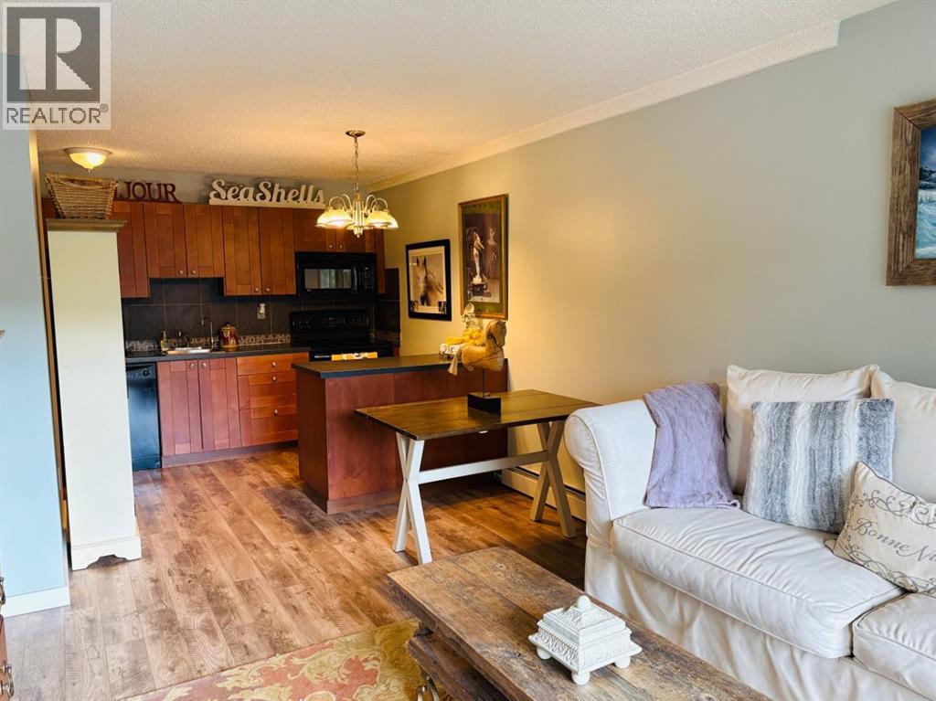 Apartment for Sale in 201, 2010 11 Avenue SW|Calgary, Alberta T3C0P1 2