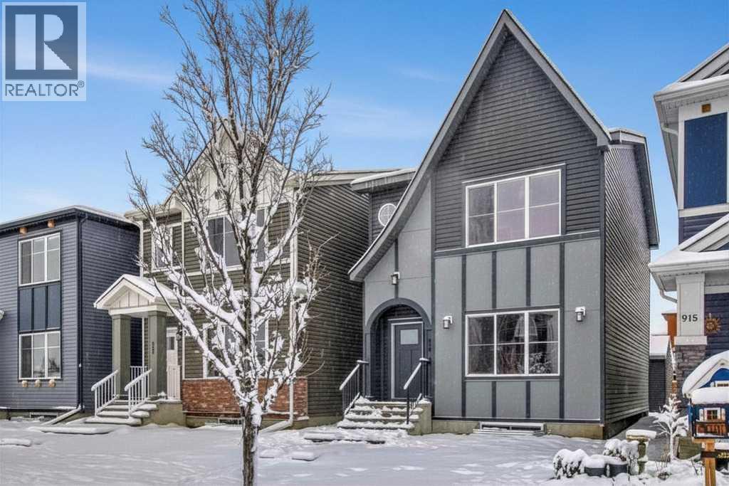 House for Sale in 919 Walgrove Boulevard SE|Calgary, Alberta T2X4G1
