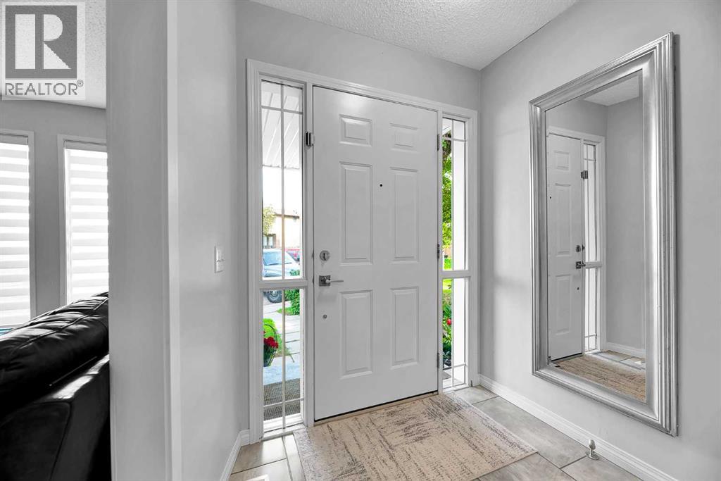 Duplex for Sale in 19 Templeton Bay NE|Calgary, Alberta T1Y4l4 3