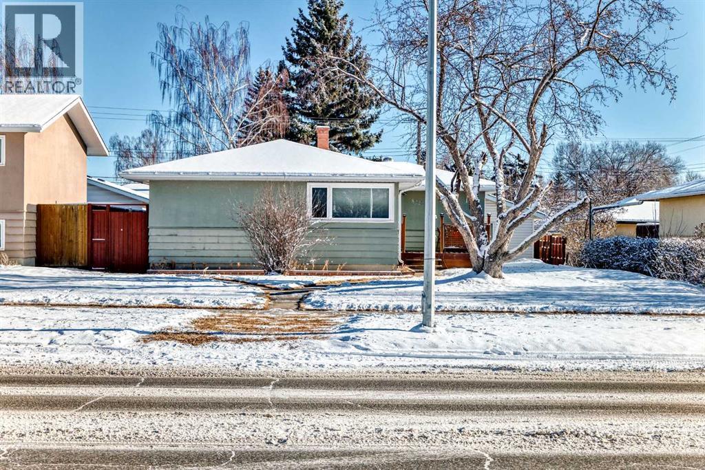 House for Sale in 8222 Fairmount Drive SE|Calgary, Alberta T2H0Y3