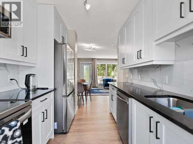 Row / Townhouse for Sale in 416 Covecreek Circle NE|Calgary, Alberta T3K0W6 5