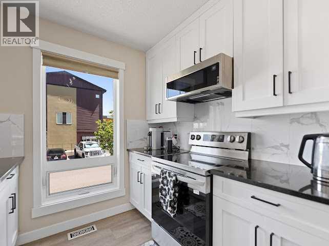 Row / Townhouse for Sale in 416 Covecreek Circle NE|Calgary, Alberta T3K0W6 4