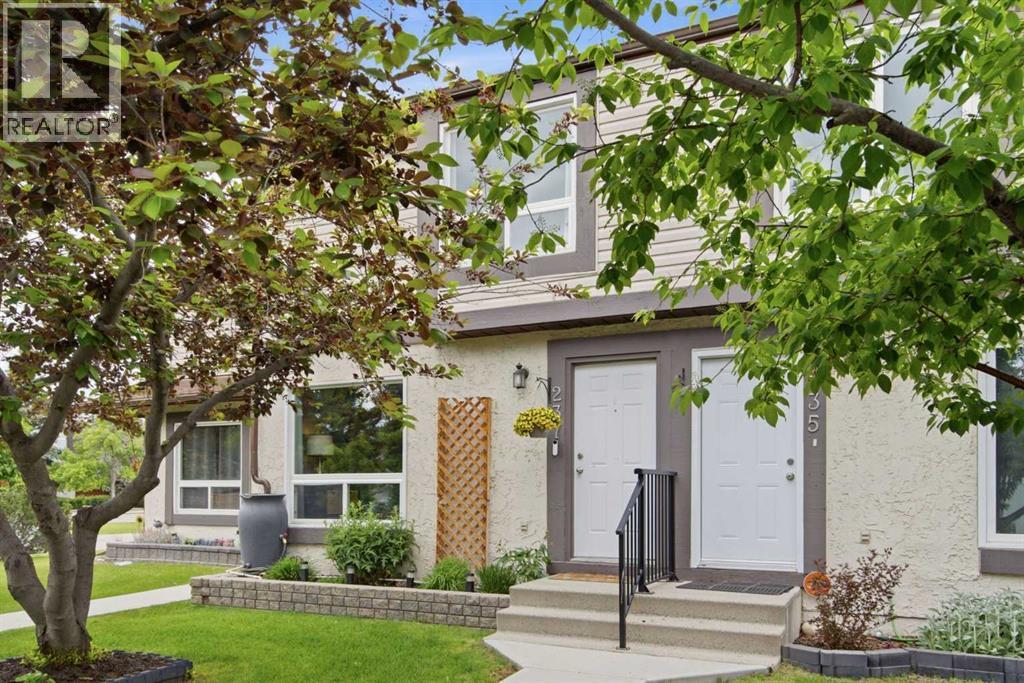 Row / Townhouse for Sale in 237 Deerpoint Lane SE|Calgary, Alberta T2J6M6