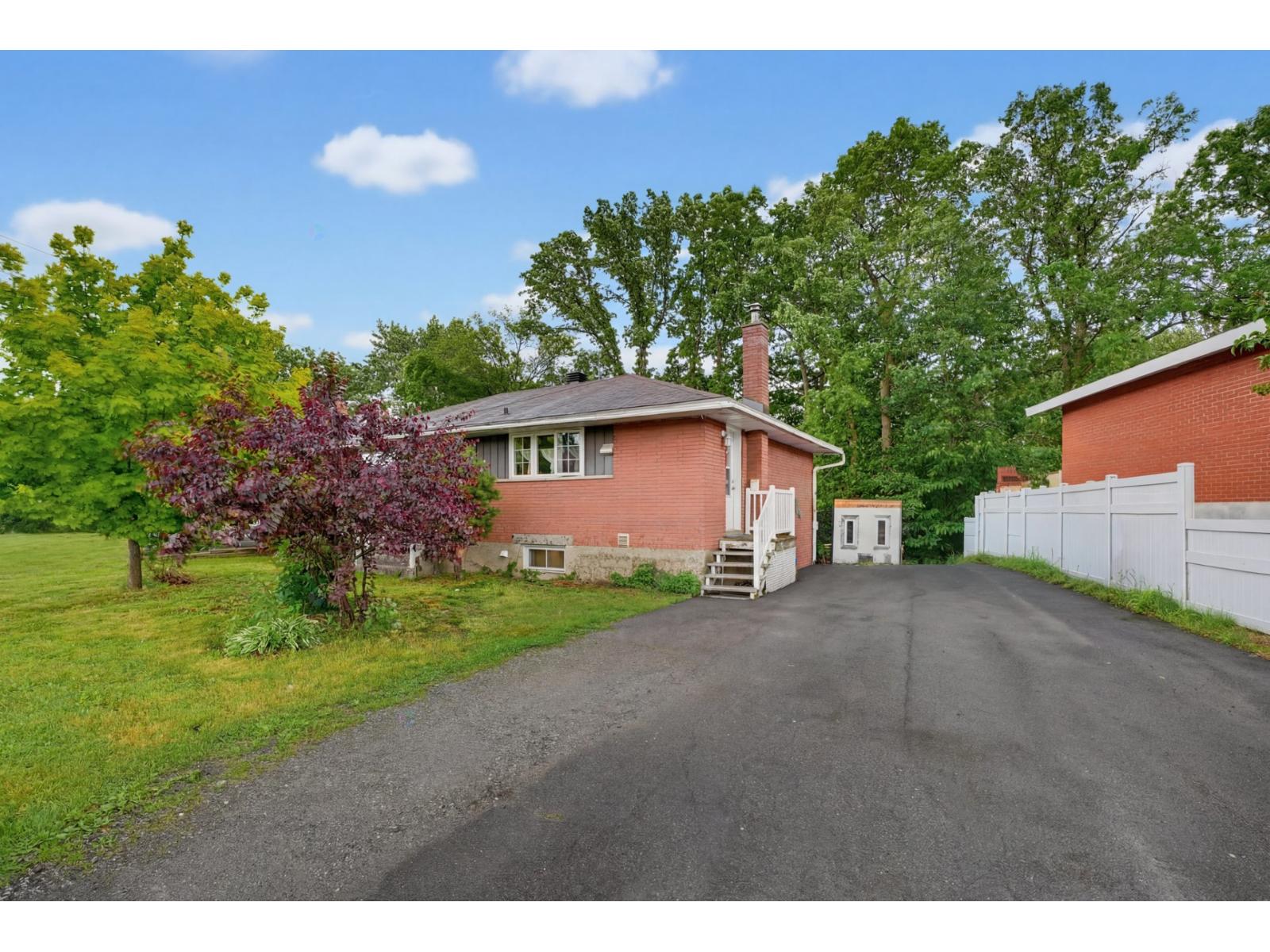 460 Rue Charles-Desnoyers